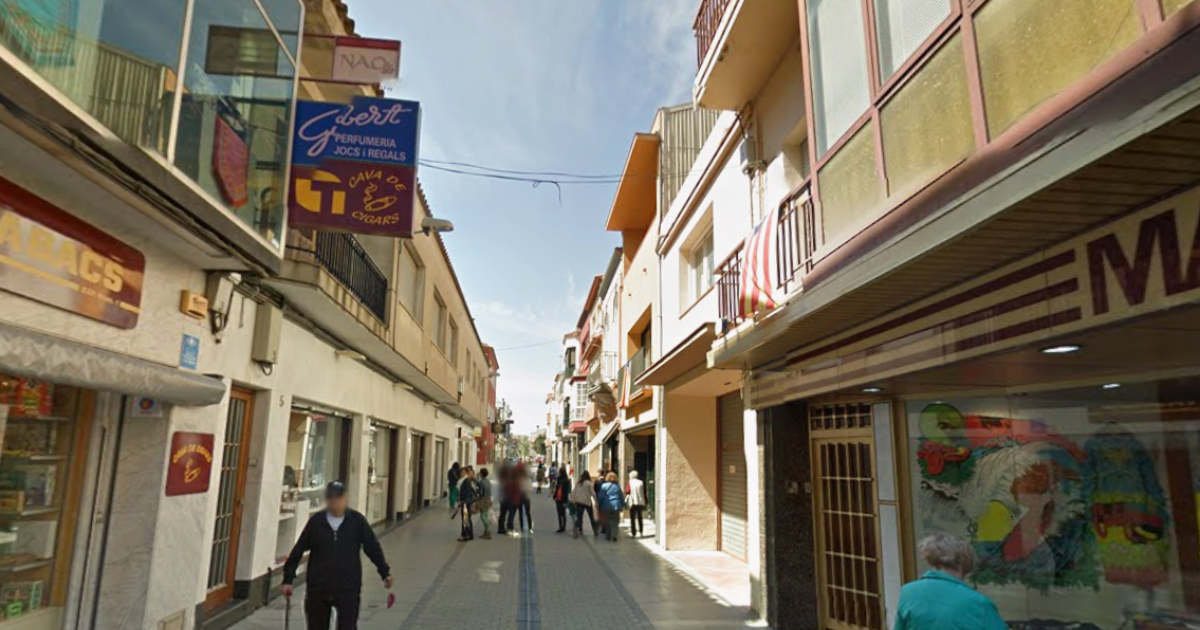 Acceso a Estanc i Cava de Puros Gibert en Carrer Ramon Turró